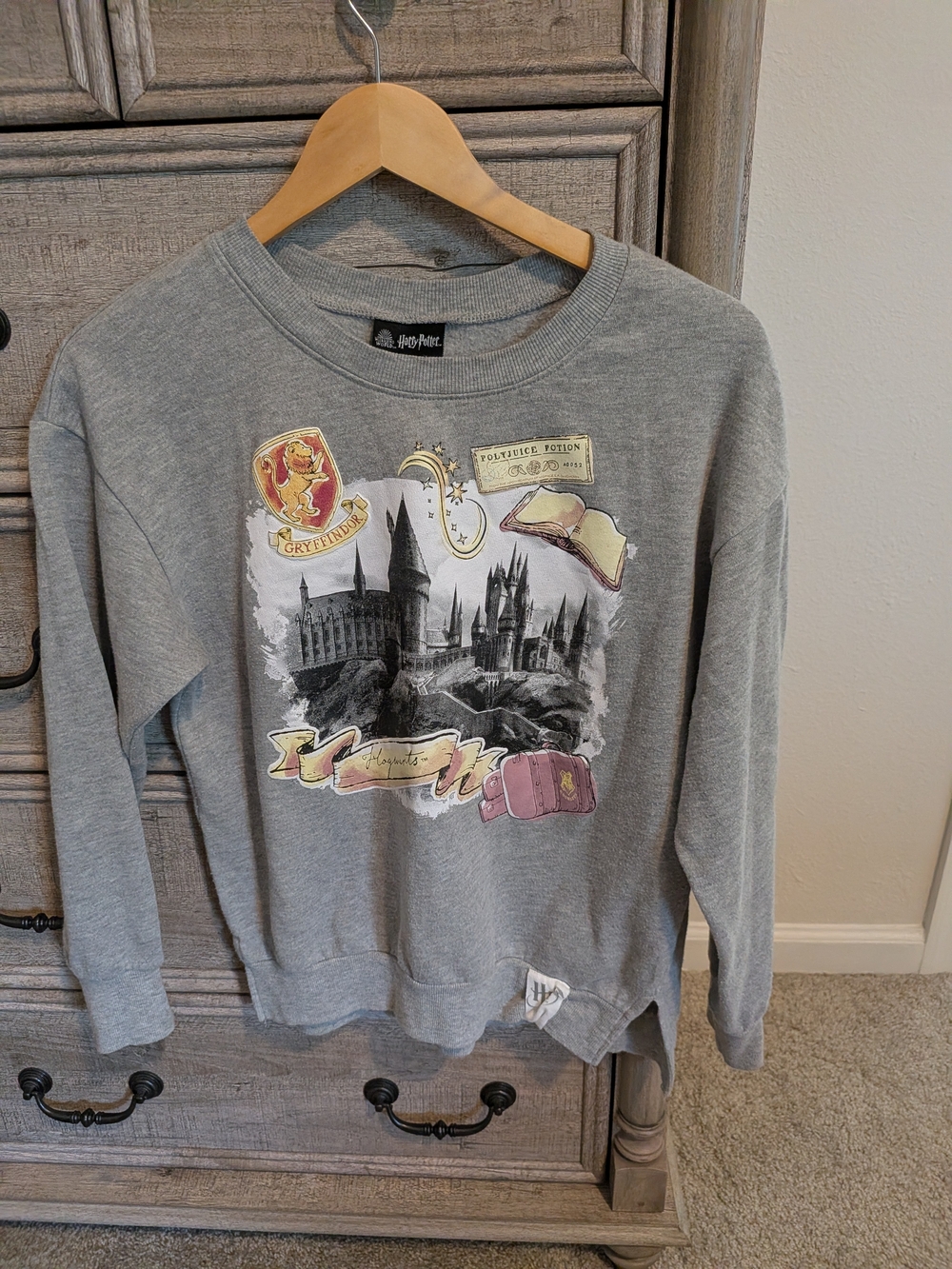 Harry Potter Light Gray Gryffindor & Hogwarts Graphic Sweatshirt